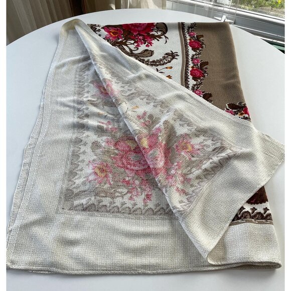 Vintage 70s tablecloth, rectangle, tan, cream, pink flowers, 50" x 73" - Picture 6 of 10